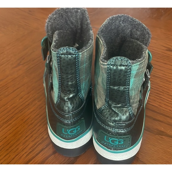 UGG Waterproof Snow Boots - Picture 4 of 6